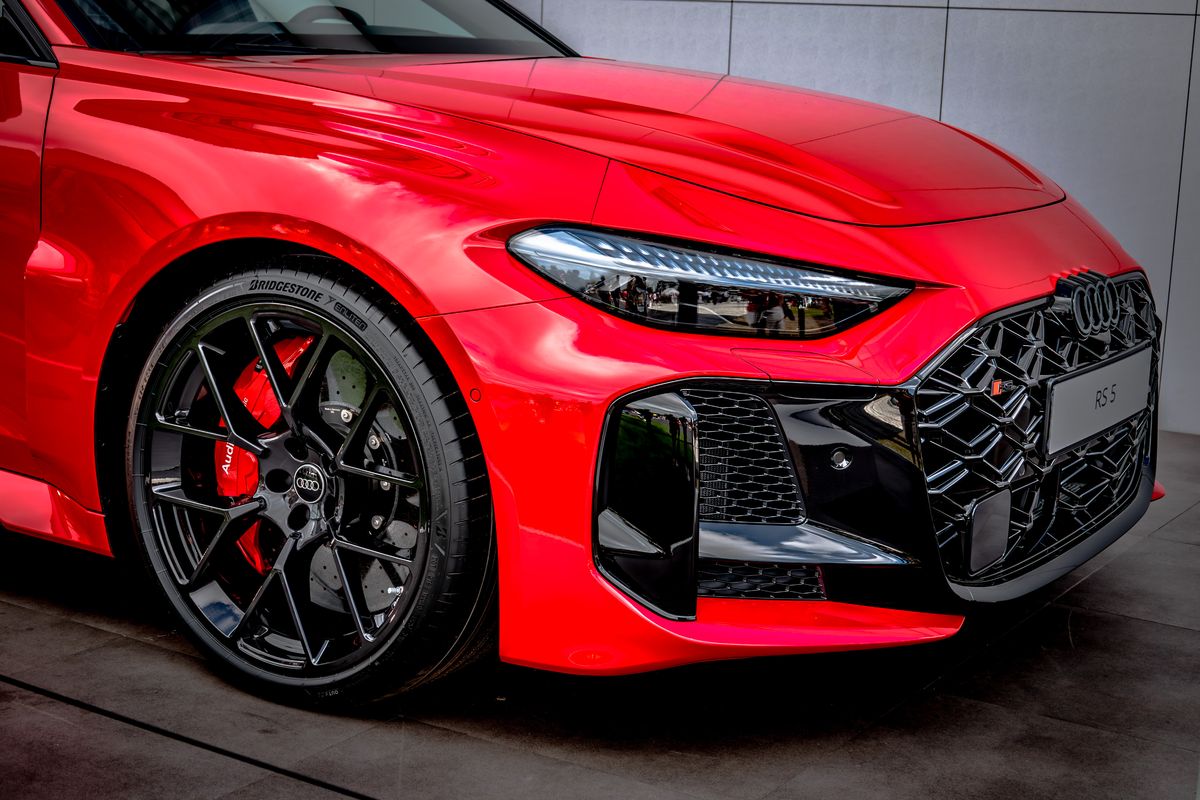 Red Audi RS 5 Avant, front three-quarter view with black wheels and red brake calipers